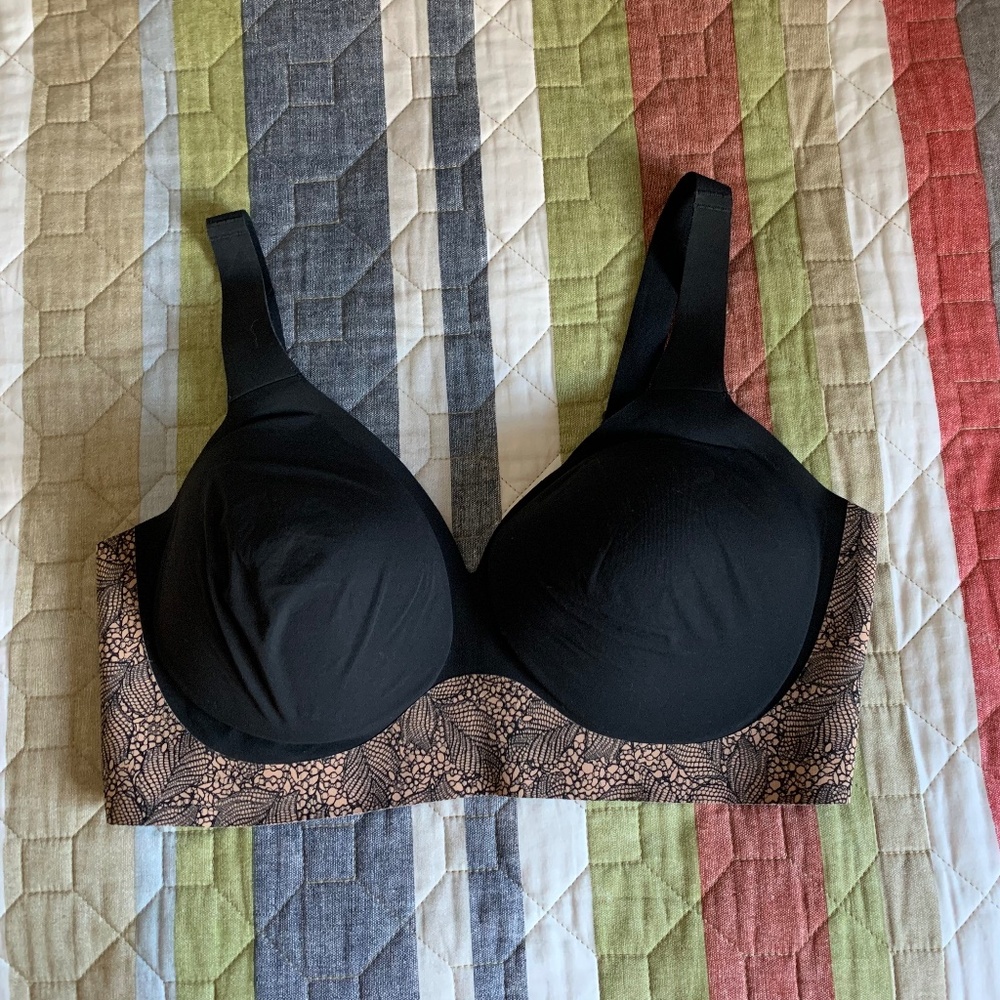 NWOT - Evelyn & Bobbie Wireless Starlight Plunge - Black Lace Pattern - XL
